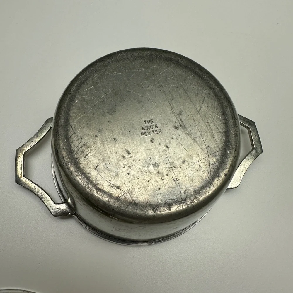 The King’s Pewter Box with Alligator on Top - Picture 5 of 6